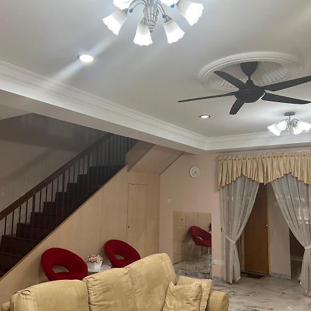 D’Lestari Homestay Seri Kembangan Dış mekan fotoğraf
