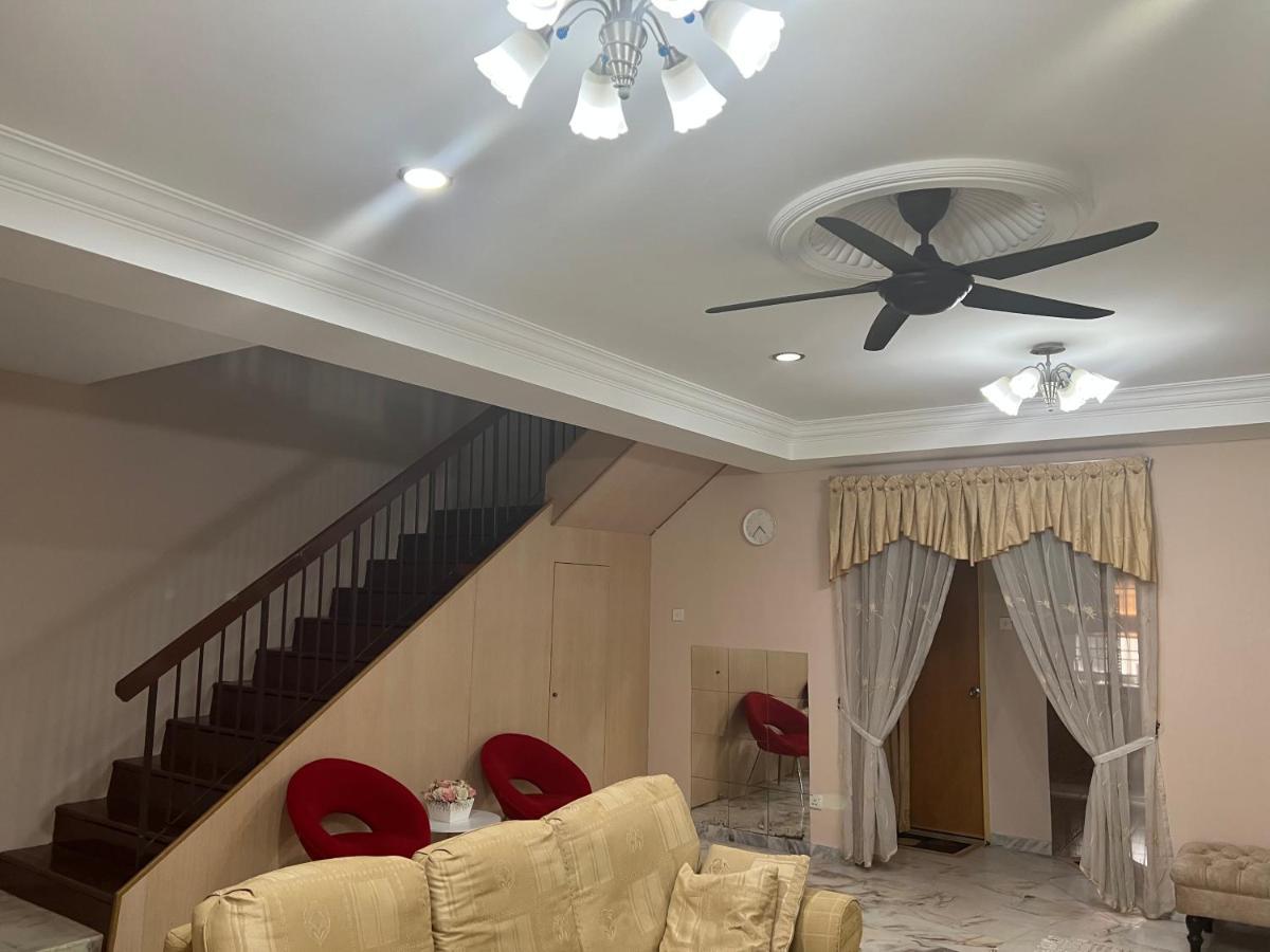 D’Lestari Homestay Seri Kembangan Dış mekan fotoğraf