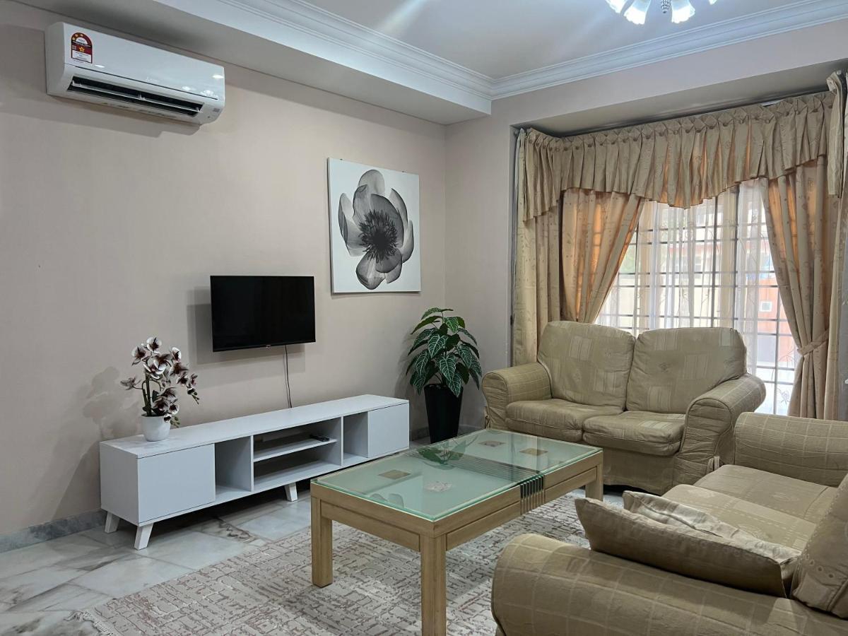 D’Lestari Homestay Seri Kembangan Dış mekan fotoğraf