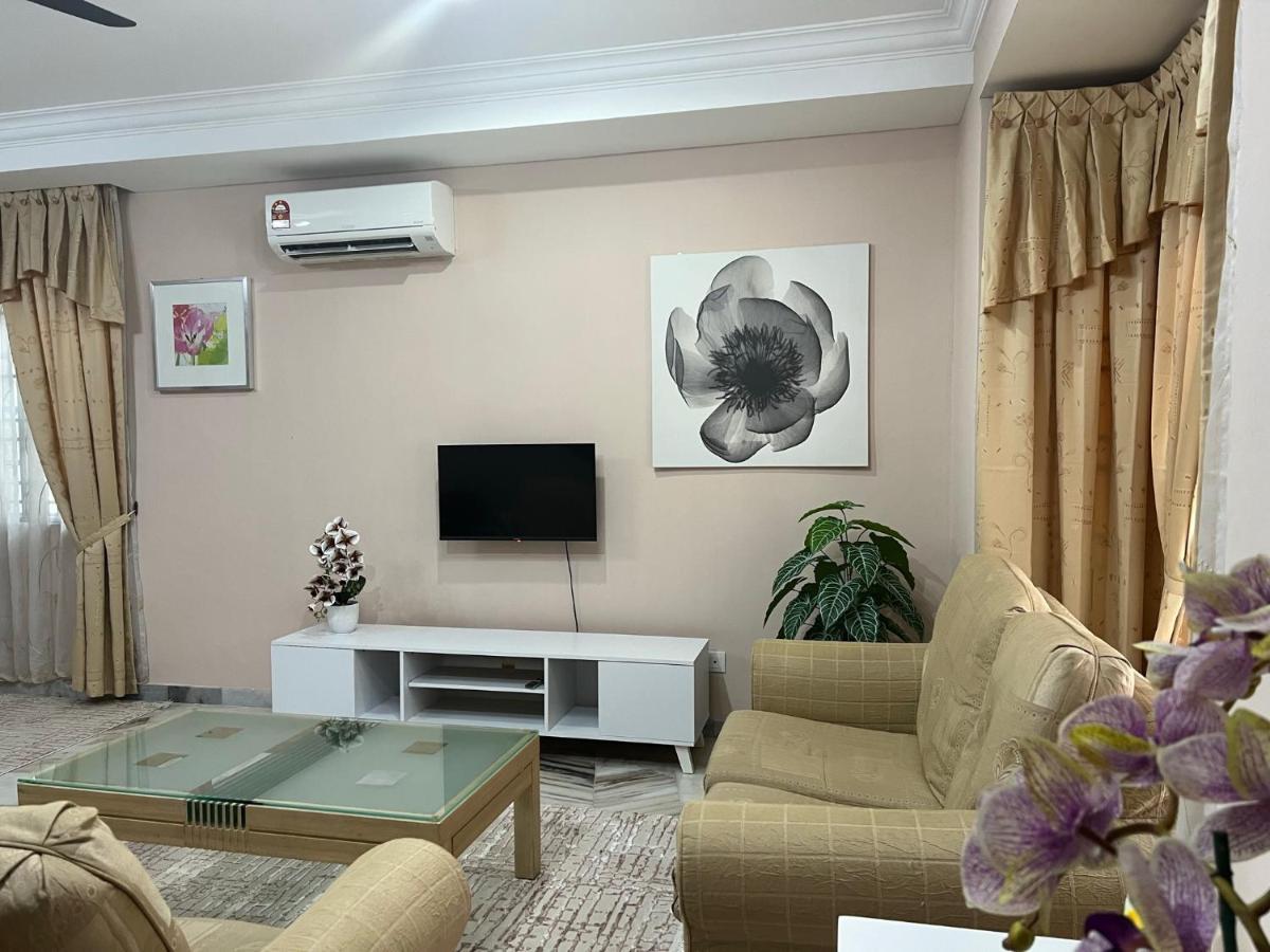 D’Lestari Homestay Seri Kembangan Dış mekan fotoğraf