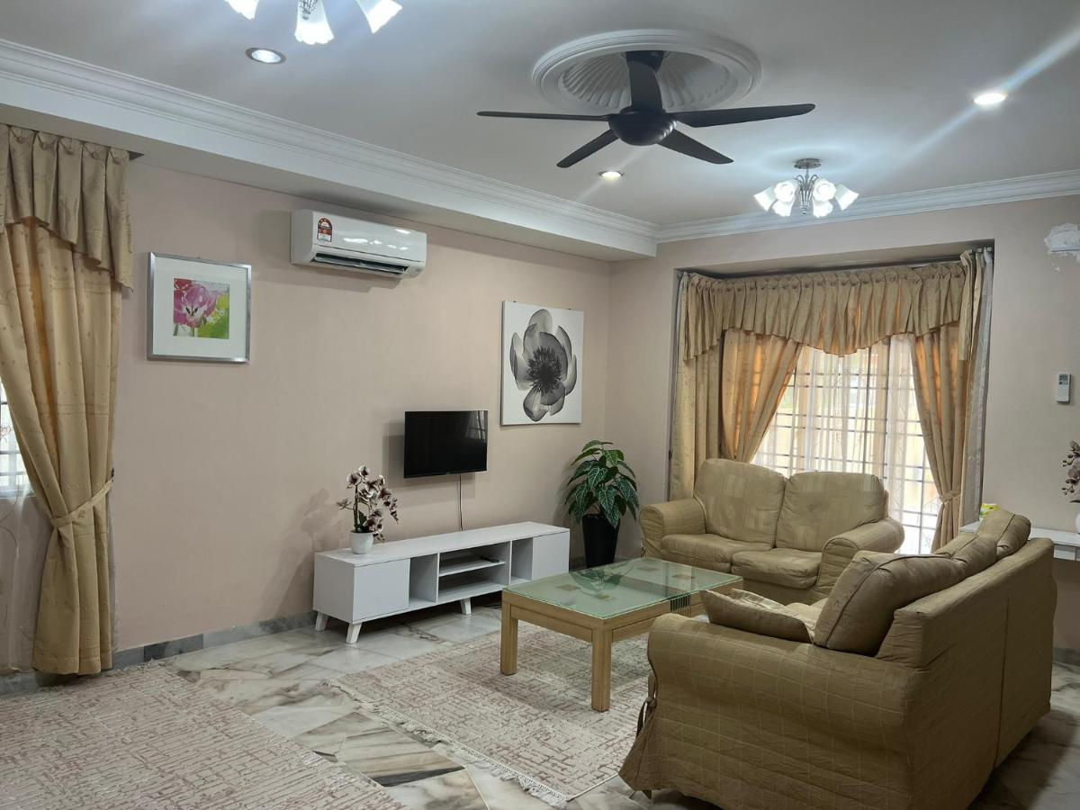 D’Lestari Homestay Seri Kembangan Dış mekan fotoğraf