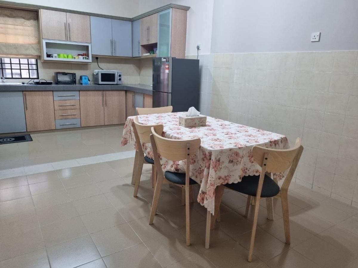 D’Lestari Homestay Seri Kembangan Dış mekan fotoğraf